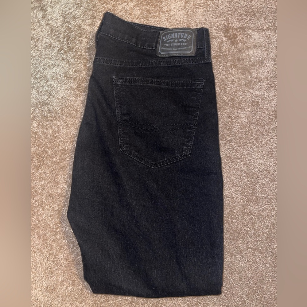 Black skinny Levi jeans